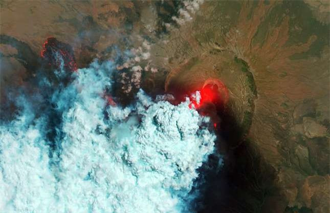 ##sc### Núi lửa Nabro ở Eritrea phun trào tháng 6/2011. 