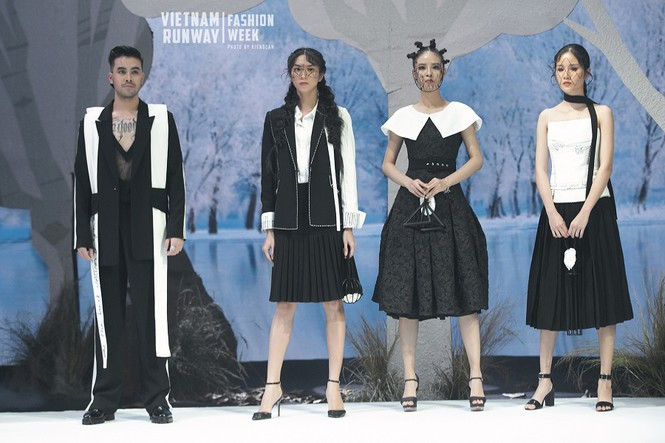 Chuyen co ban 16 tuoi yeu thuong co the khong hoan hao cua minh