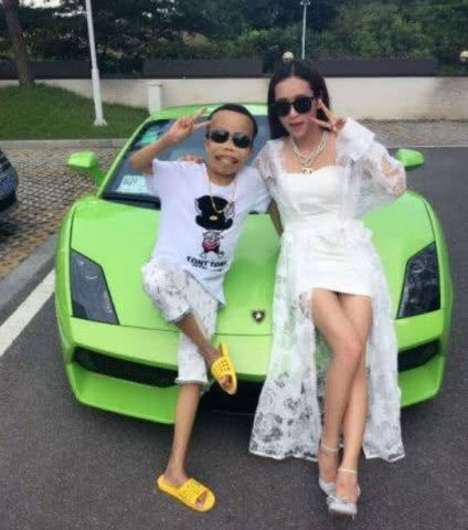 Vlog xau la tiec nuoi tai san kech xu, xe hop va gai dep-Hinh-3