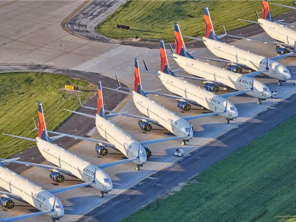 Hãng Delta cũng đỗ nhiều máy bay phản lực thân hẹp tại sân bay quốc tế Kansas City.