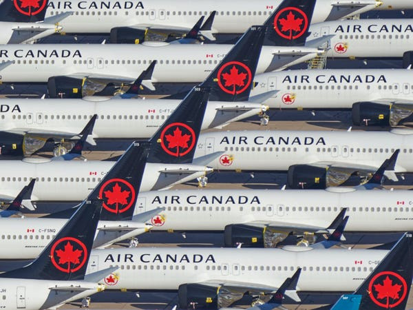 Boeing 737 Max của Air Canada cũng đỗ tại Pinal Air Park.