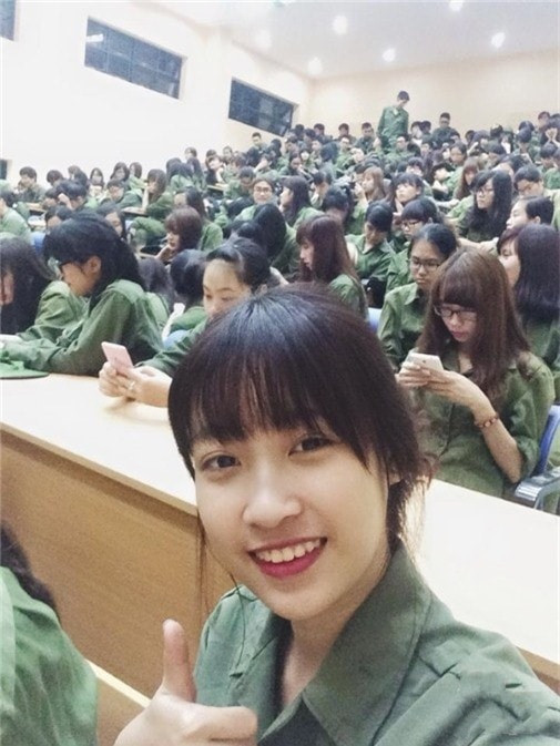 "Bóc mẽ" nhan sắc thật của các mỹ nhân Việt khi học quân sự ảnh 3