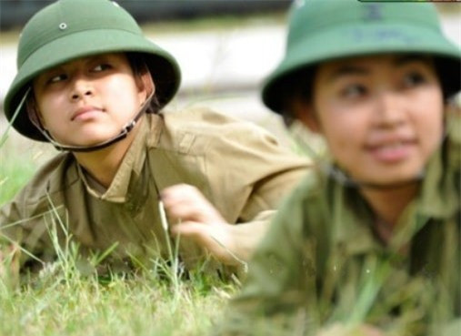 "Bóc mẽ" nhan sắc thật của các mỹ nhân Việt khi học quân sự ảnh 5