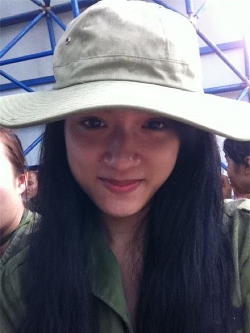 "Bóc mẽ" nhan sắc thật của các mỹ nhân Việt khi học quân sự ảnh 13