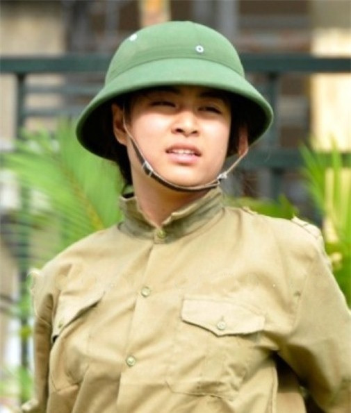 "Bóc mẽ" nhan sắc thật của các mỹ nhân Việt khi học quân sự ảnh 4