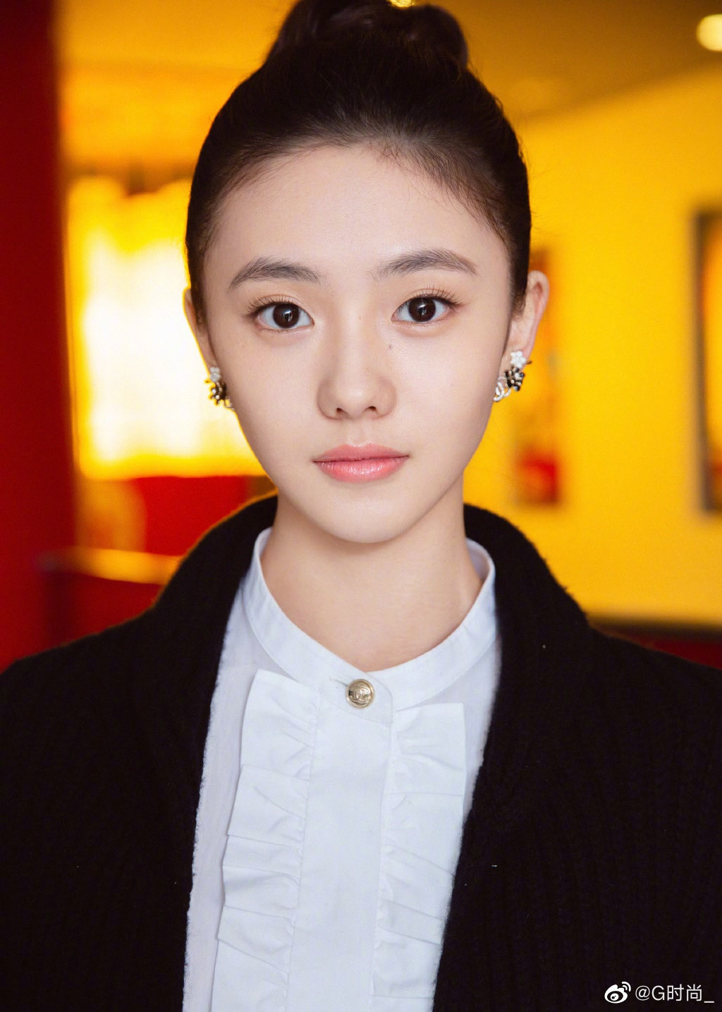 "Yêu cầu của tôi với nghệ sĩ là phải biết cố gắng, nỗ lực, hai mắt phải to tròn, trong sáng, biết nói, hình ảnh phải sạch, không dính vào các scandal về lối sống, tư tưởng", đạo diễn Trương Nghệ Mưu chia sẻ trong buổi họp báo.