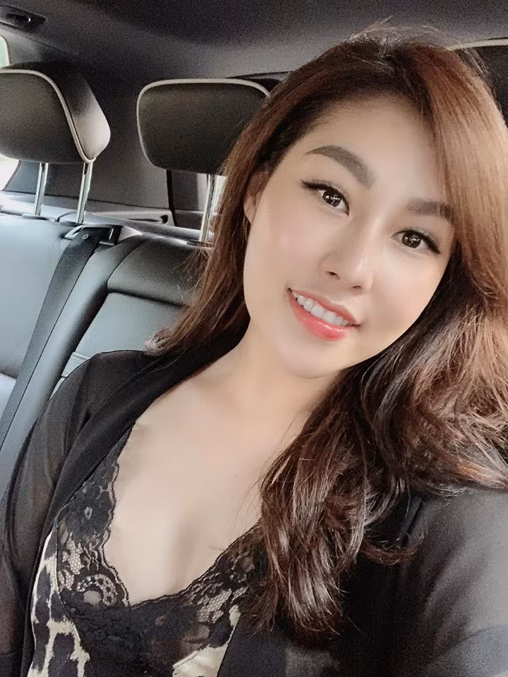 Hoi ban than cua hoa hau Viet toan 