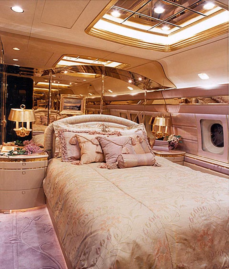 Ngắm cung điện bay 80 triệu USD của tỉ phú Abramovich - Hình 4 Ngam cung dien bay 80 trieu USD cua ti phu Abramovich-Hinh-4