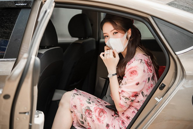 Deo khau trang A hau Thuy Van van xinh dep day cuon hut-Hinh-12