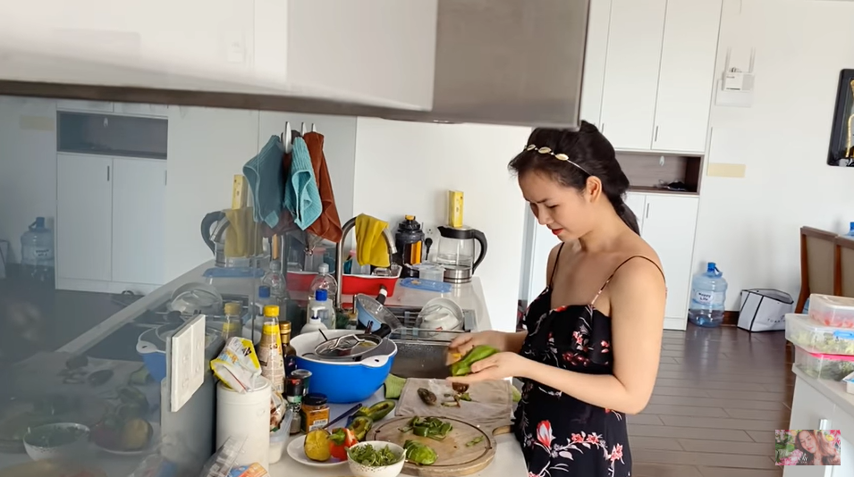 Vo Ha Tram bi canh bao 'chong bo' chi vi mot ly do-Hinh-2