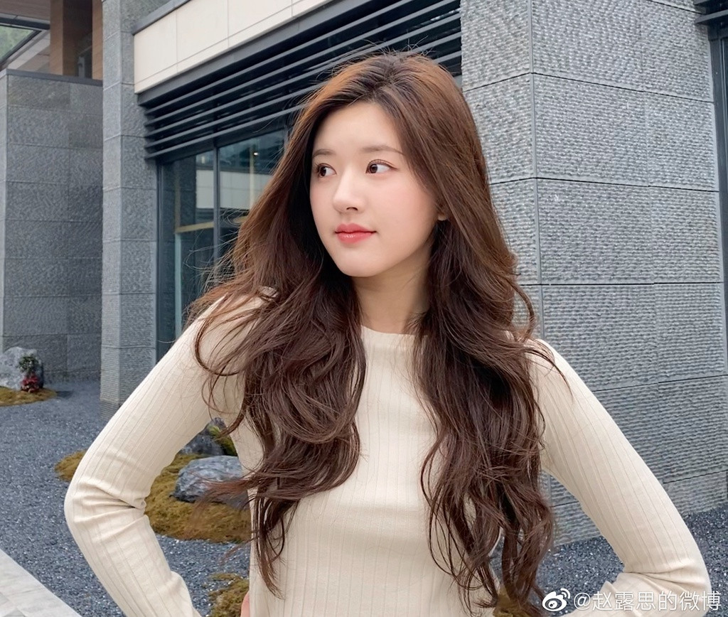 Những vai diễn của cô không đa dạng, Triệu Lộ Tư vẫn có lượng khán giả của riêng mình, đặc biệt là khán giả trẻ. Người xem thích nét phúc hậu, tính cách tự nhiên của cô. Sau 3 năm bước chân vào giới giải trí, Triệu Lộ Tư đã có hơn 11 triệu người hâm mộ, sở hữu không ít vai nữ chính. Đây là thành tích mà nhiều nghệ sĩ trẻ khó đạt được.