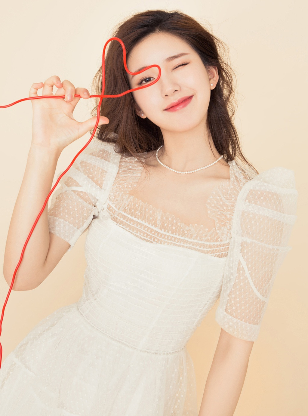 Tuy nhiên, cô thường chọn phim xuyên không với kịch bản chất lượng thấp. Trước đó, diễn xuất của Triệu Lộ Tư cũng bị đánh giá là không có chiều sâu, chủ yếu thể hiện sự đáng yêu của nhân vật. Trần Thiên Thiên trong phim cũng là dạng nhân vật Triệu Lộ Tư thường xuyên thể hiện, vì vậy không quá khó với cô. Đây là vai diễn tốt nhất của Triệu Lộ Tư từ trước tới nay.