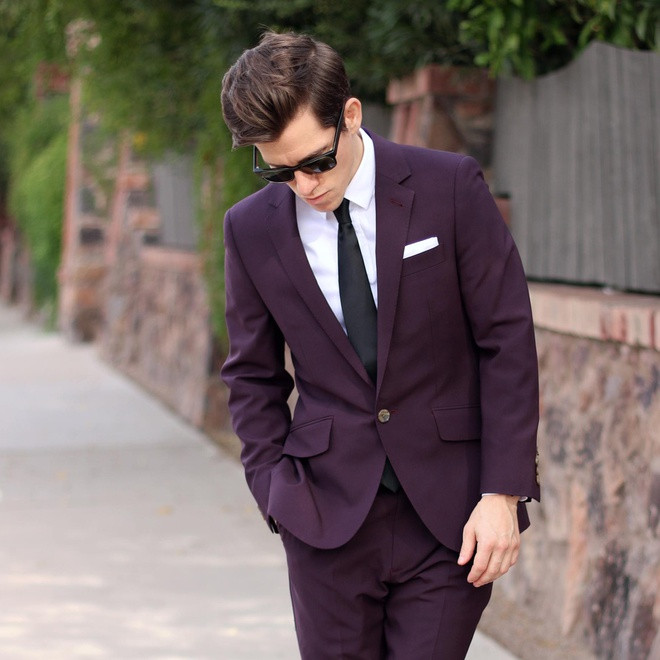 br/> Ăn mặc gọn gàng: Theo đuổi gu thời trang lịch lãm, gọn gàng giúp bạn trông trẻ trung hơn. Lựa chọn những món đồ tôn dáng, có kiểu dáng và màu sắc hiện đại nhằm sử dụng cho nhiều dịp khác nhau. Ảnh: The Modest Man.