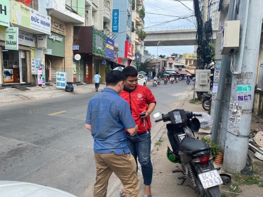 Nhat duoc dien thoai Vertu, tai xe xe om lam ngay dieu nay-Hinh-2