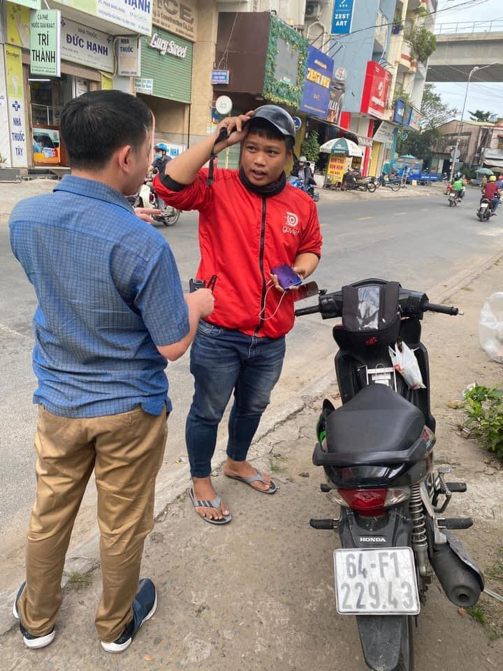 Nhat duoc dien thoai Vertu, tai xe xe om lam ngay dieu nay-Hinh-3