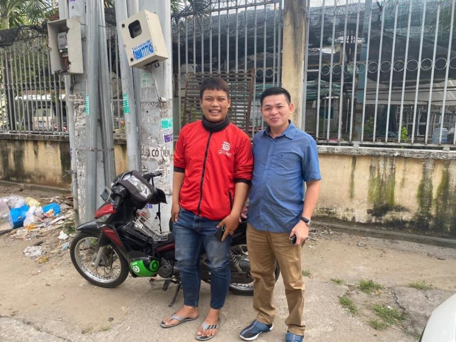 Nhat duoc dien thoai Vertu, tai xe xe om lam ngay dieu nay