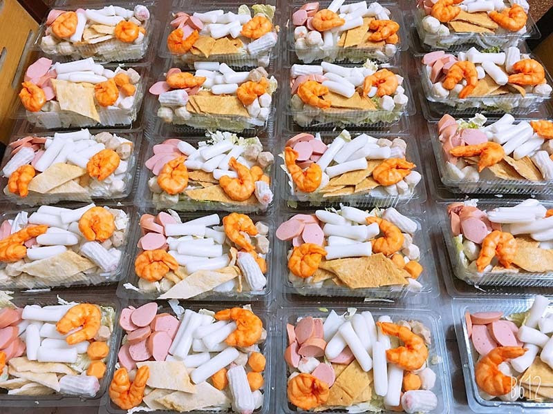 Su that giat minh ve set lau tokbokki toan hai san vien-Hinh-2