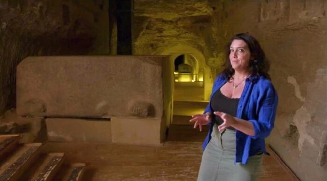 Ben trong lang mo Ai Cap toan quan tai nang toi 90 tan-Hinh-2