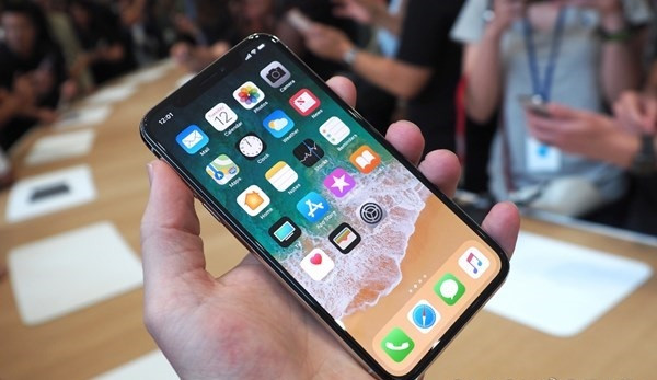 Thu thuat thiet lap dieu khien dien thoai iPhone chi bang cai 'lac dau'