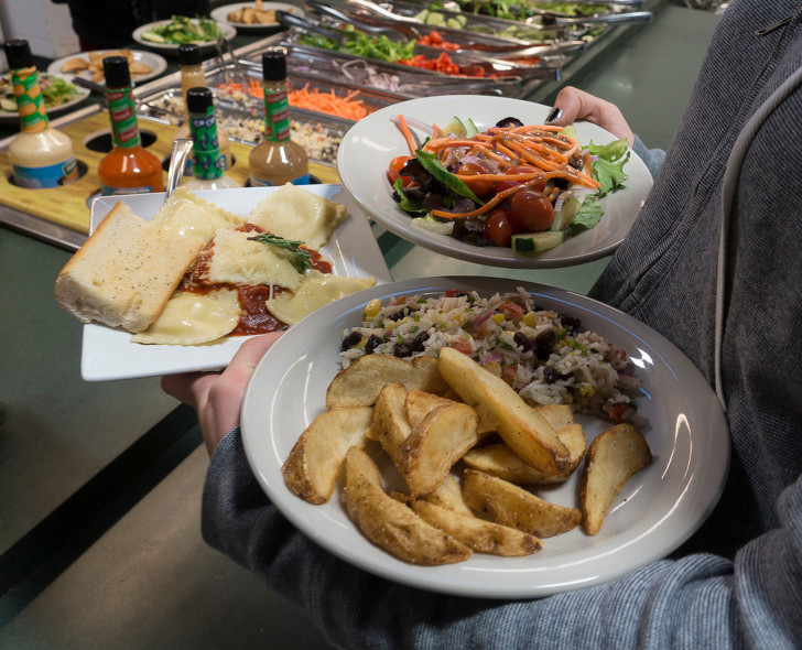 Khach an thoai mai van lai to, meo rieng giau kin cua hang buffet