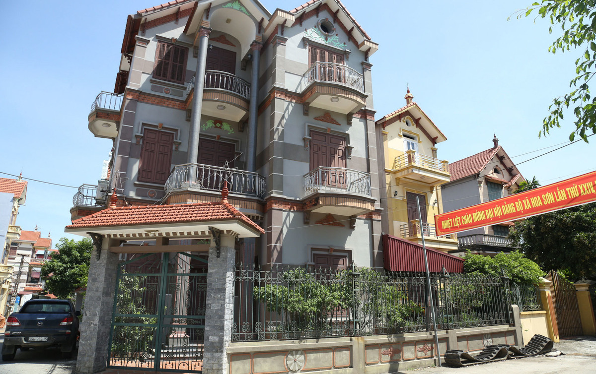 Biet thu san sat nhau o ngoi lang phat len tu viec buon thit lon-Hinh-7