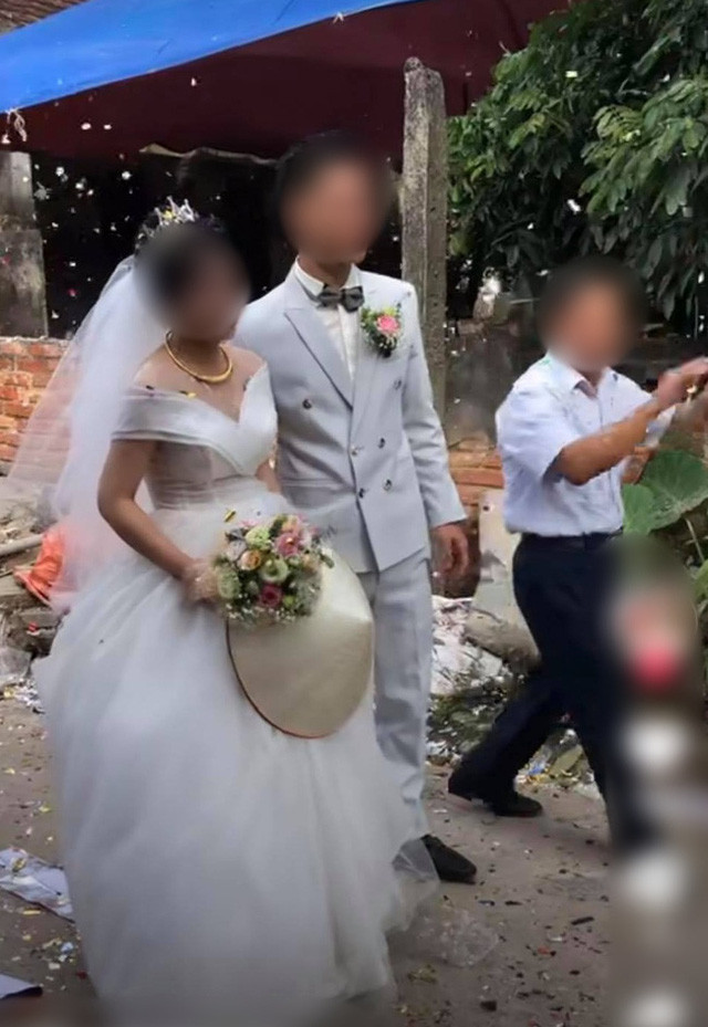 Cô dâu chú rể bị tấn công ngay trước cổng nhà trong ngày cưới Co dau chu re bi tan cong ngay truoc cong nha trong ngay cuoi