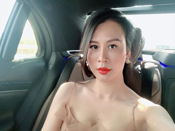 Vo MC Thanh Trung khoe nhan sac xinh hon ca thoi chua chong-Hinh-6