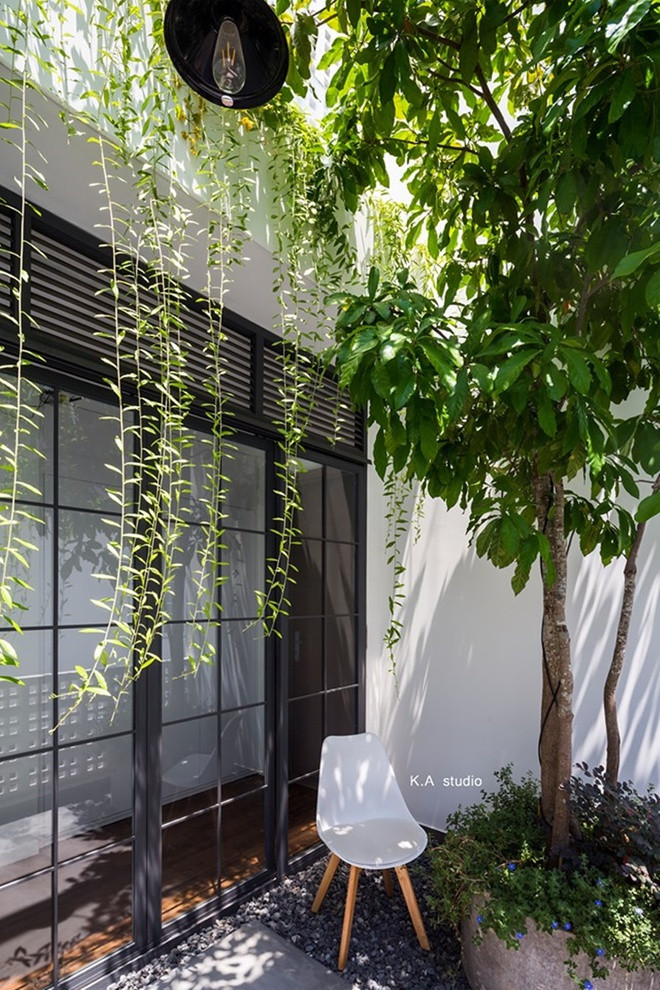 Nhiều cây cối và có nhiều không gian nghỉ là một trong những điểm nổi bật của ngôi nhà.