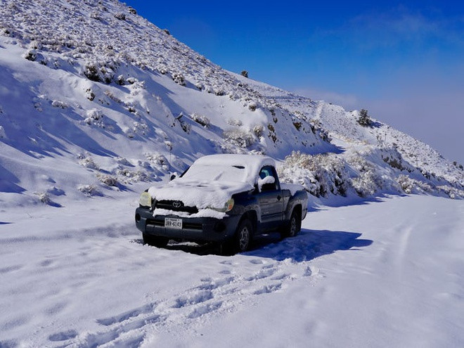 Trong các trường hợp khẩn cấp, Brent Underwood có thể tìm sự giúp đỡ từ một thị trấn nhỏ với 20 cư dân nằm cách Cerro Gordo hơn 14 km.