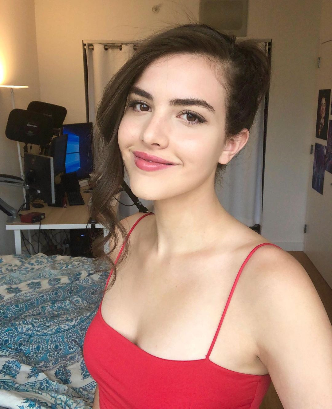 Botez chia sẻ cô thấy vui khi có nhiều người quan tâm và học chơi cờ vua hơn khi phải ở nhà do đại dịch. Thông qua nhiều nền tảng mạng xã hội, cô hy vọng có thể lan tỏa niềm yêu thích những quân cờ đến nhiều người, đặc biệt là phái nữ.