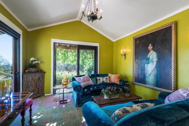 Mỗi căn phòng tại điền trang này mang những tông màu, phong cách riêng biệt, và đều được trang hoàng bởi nội thất cao cấp, trang nhã.