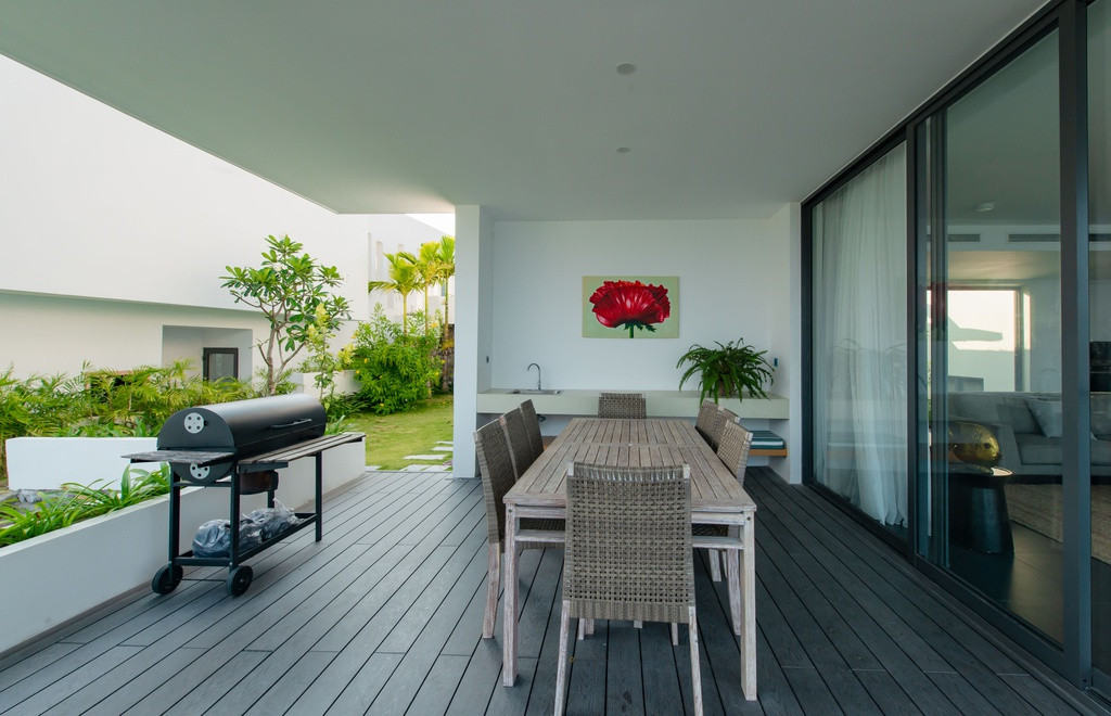 Sân vườn rộng cùng lò nướng BBQ là nơi vui chơi chính dành cho đại gia đình cùng các nhóm bạn khi ghé thăm.