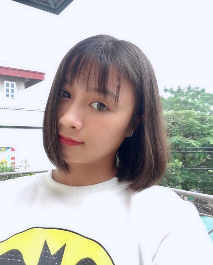 Cầu thủ tuyển nữ Việt Nam cũng khiến nhiều người chú ý với khuôn mặt không hề biểu cảm gì.