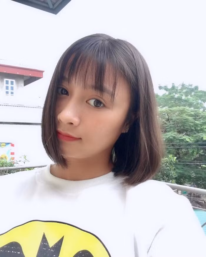 Cầu thủ tuyển nữ Việt Nam cũng khiến nhiều người chú ý với khuôn mặt không hề biểu cảm gì.