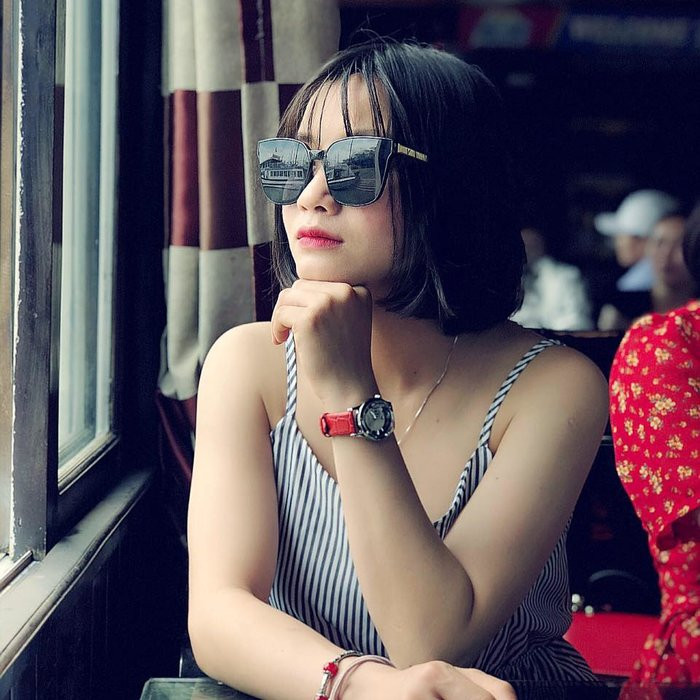 Không chỉ xinh đẹp trên sân, ngoài đời, cầu thủ tuyển nữ Việt Nam còn có sức hút hơn gấp bội.