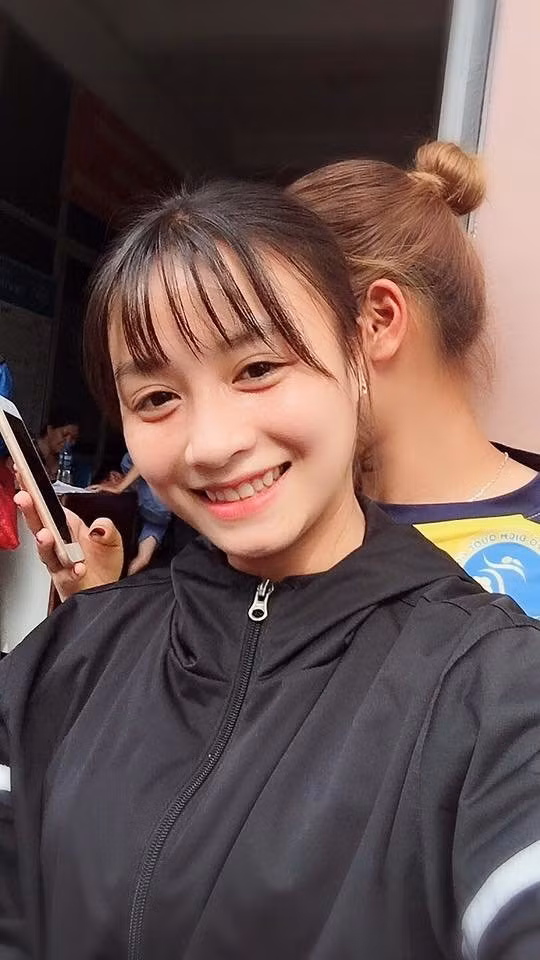 Hoàng Thị Loan sở hữu nụ cười rất duyên ngay cả khi để mặt mộc và không hề ăn diện.