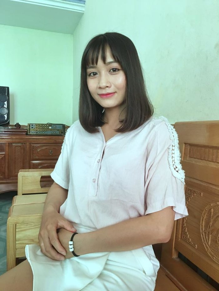 Dù ở bất cứ đâu hay đứng trước bất cứ cảnh vật nào, Hoàng Thị Loan vẫn rất nổi bật.