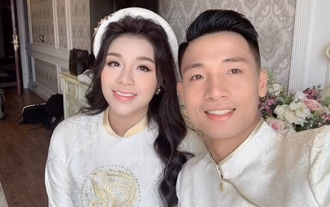 Bùi Tiến Dũng - Nguyễn Khánh Linh công khai hẹn hò vào tháng 10/2018. Nửa kia của trung vệ tuyển Việt Nam từng là du học sinh Singapore, làm trong lĩnh vực kinh doanh khách sạn, đồ uống. Tháng 6/2019, đôi trẻ chính thức về chung một nhà bằng đám hỏi hoành tráng và chào đón con gái đầu lòng 4 tháng sau đó. Khoảng thời gian sau đó, họ luôn khiến nhiều người ghen tị khi khoe cuộc sống hạnh phúc bên bé Shi.