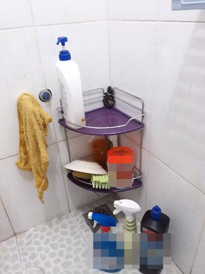 Nu sinh tai mat khi dang tam thi so phai con ran