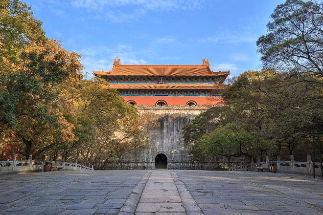 Vi sao khong ke nao dam cuop pha lang mo cua vi hoang de nay?-Hinh-2