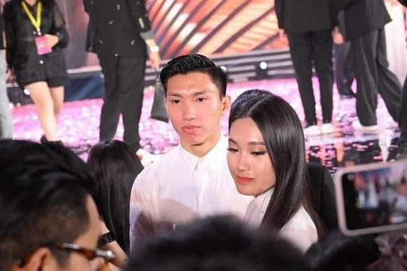 Man do sac giua tinh cu Doan Van Hau va ban gai tin don-Hinh-10