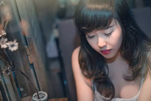 Hanh dong ki quai luc nua dem cua co ban than