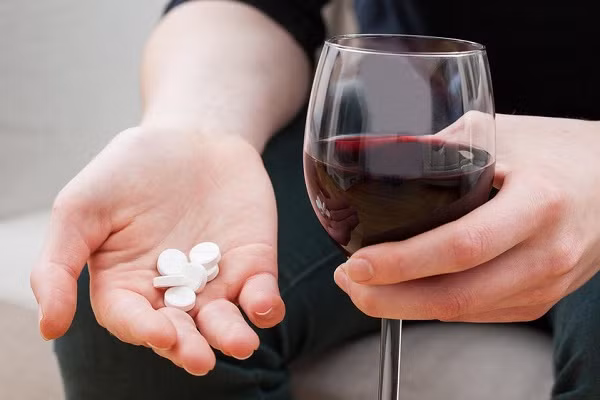 6 loại nước "cực độc" khi uống chung với thuốc ảnh 5