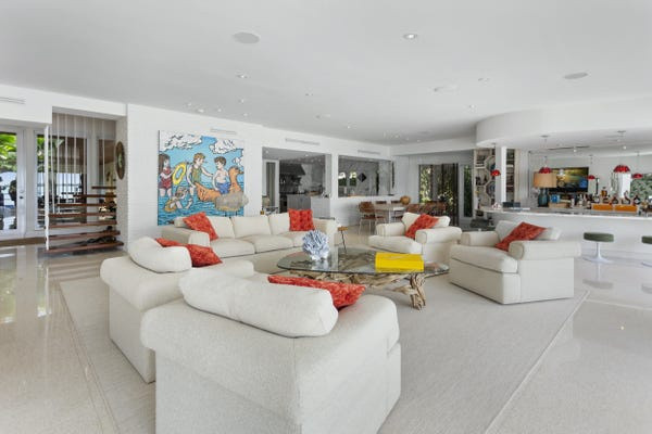 Nội thất bên trong biệt thự được thiết kế thân thiện với người dùng nhưng cũng không kém phần sang trọng. Ảnh: Luxe Living Realty.