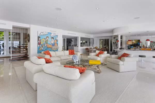 Nội thất bên trong biệt thự được thiết kế thân thiện với người dùng nhưng cũng không kém phần sang trọng. Ảnh: Luxe Living Realty.