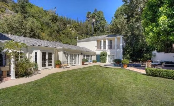 Ben trong biet thu 8 trieu USD cua Katy Perry