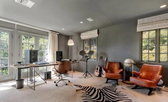 Studio âm nhạc hiện đại là tiện ích không thể thiếu đối với một ca sĩ như Katy Perry.