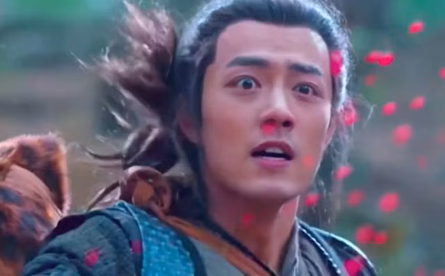 Ngày 22/11, QQ đưa tin bộ phim Lang điện hạ lên sóng một cách bất ngờ, không có kế hoạch quảng bá rầm rộ. Tuy nhiên, do chuyển thể từ tựa game nổi tiếng, tác phẩm vẫn nhận được sự quan tâm của khán giả. Nội dung và kỹ xảo của Lang điện hạ được đánh giá khá tốt. Tuy nhiên, phim vẫn vấp phải những lỗi kỹ thuật. Ví dụ như cảnh Lý Thấm đỡ kiếm cho Tiêu Chiến, người xem nhìn thấy rõ máu bắn ra là những hạt thuốc câu tử kỷ.