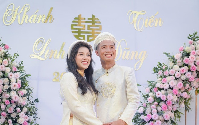 Vo chong trung ve Bui Tien Dung vao TP.HCM chup anh cuoi-Hinh-4