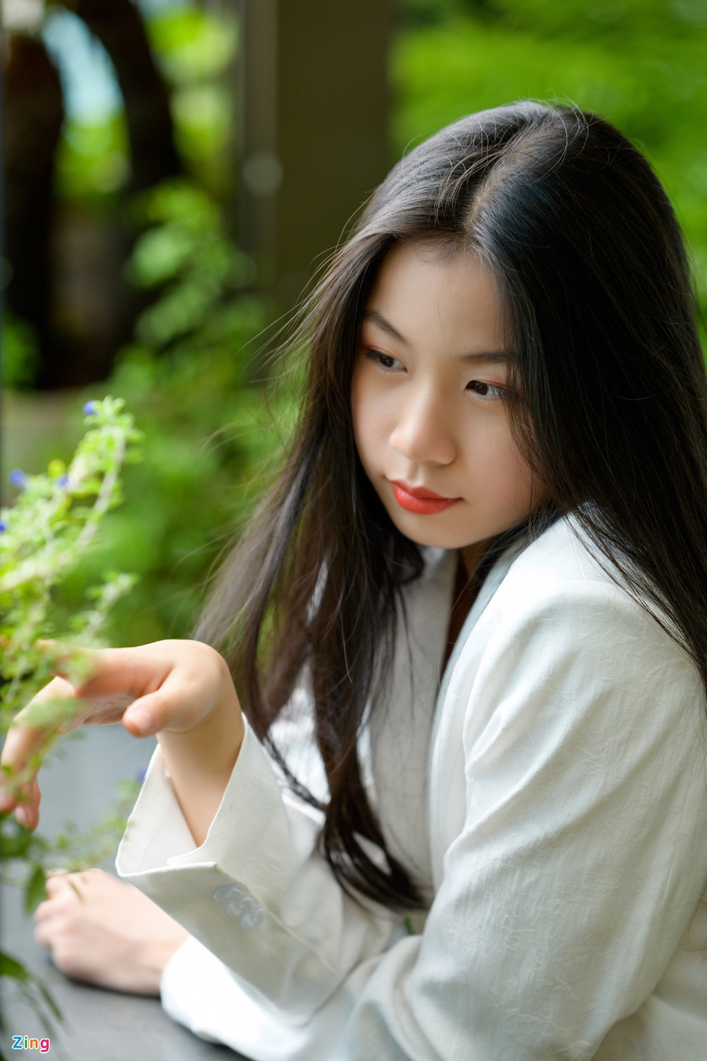 Chia sẻ thêm với Zing, nhạc sĩ Lưu Thiên Hương cho biết Vy Uyên học piano từ 5 tuổi và sớm bộc lộ năng khiếu nhảy, ca hát. “Nhiều bạn bè nói tôi cho con tham gia các chương trình âm nhạc. Tuy nhiên, tôi muốn con đủ trưởng thành mới hoạt động nghệ thuật. Là người làm nghề nên tôi hiểu không nên để con chịu áp lực quá sớm”, nhạc sĩ cho biết.